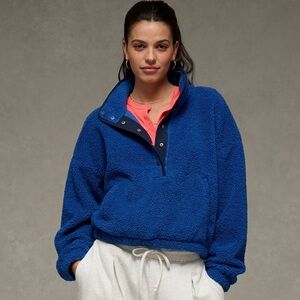 [American Eagle] NWT Relaxed Sherpa Fleece
Henley Sweatshirt